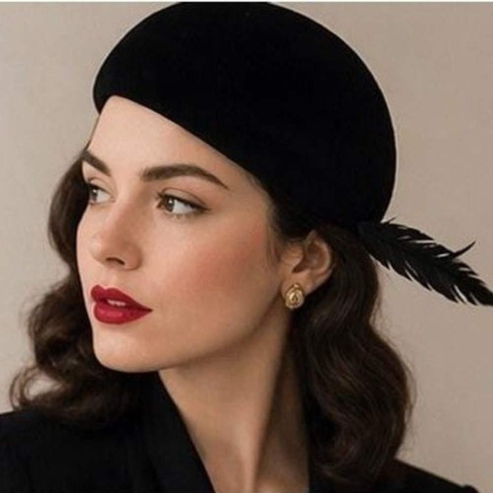 VTG Marshall Fields Black Wool Felt Beret Tilt Hat 40's/50's Chicago History